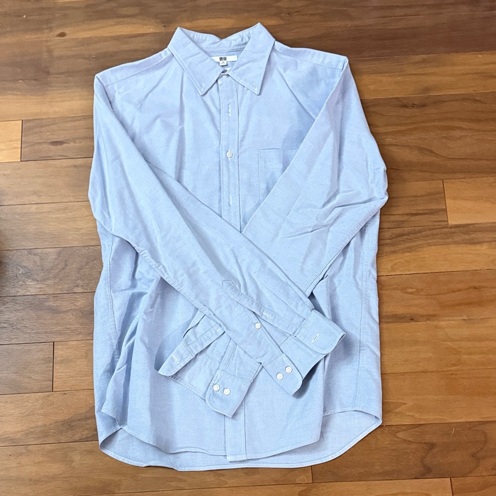 Uniqlo Sky Blue Casual Button Down Shirt for Men Size M! NWOT!